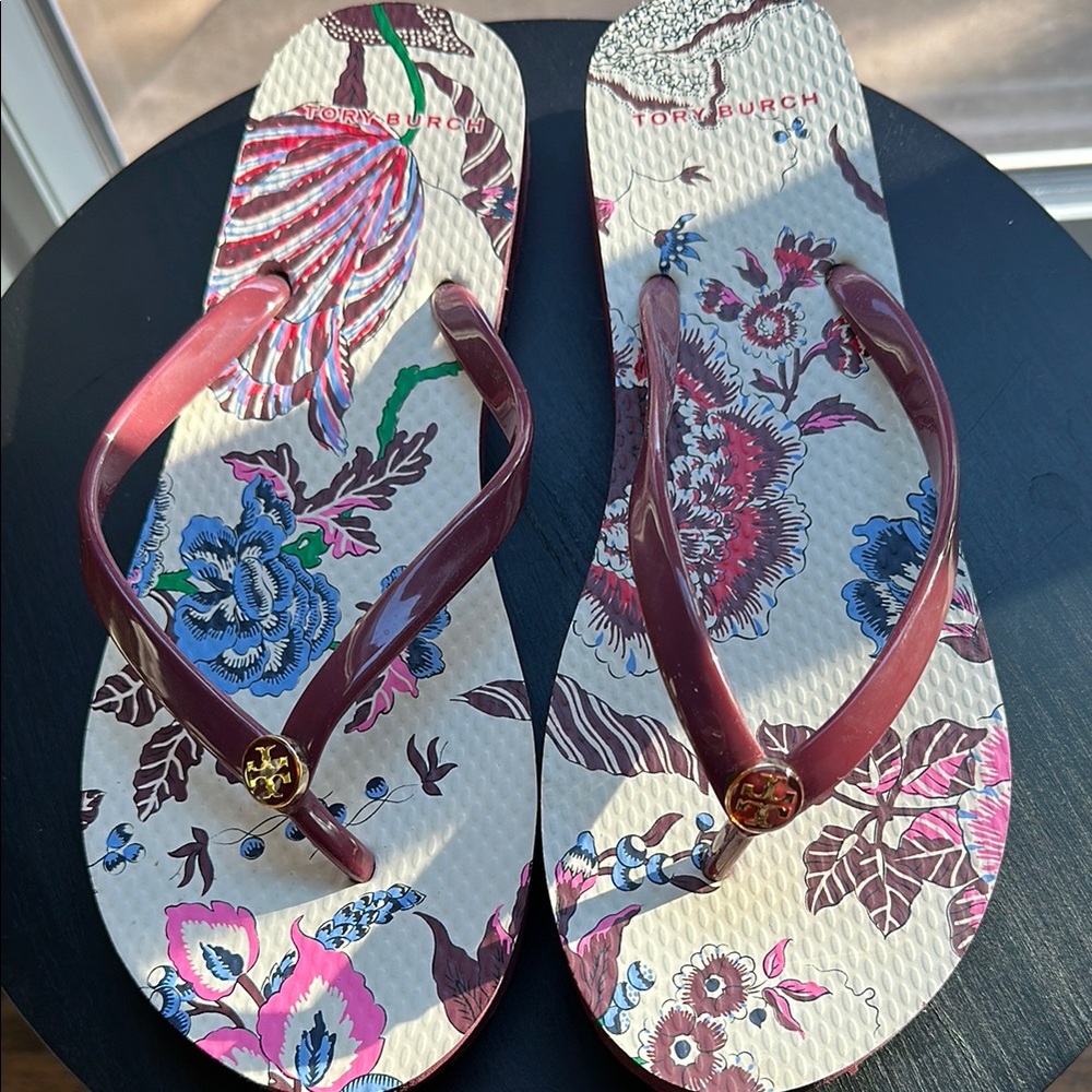 *NEW* Tory Burch Women's Floral Flip Flops - Burgundy